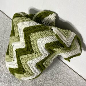 Vintage Handmade Crochet Knit Avocado Green Ombré Chevron Afghan Blanket Throw